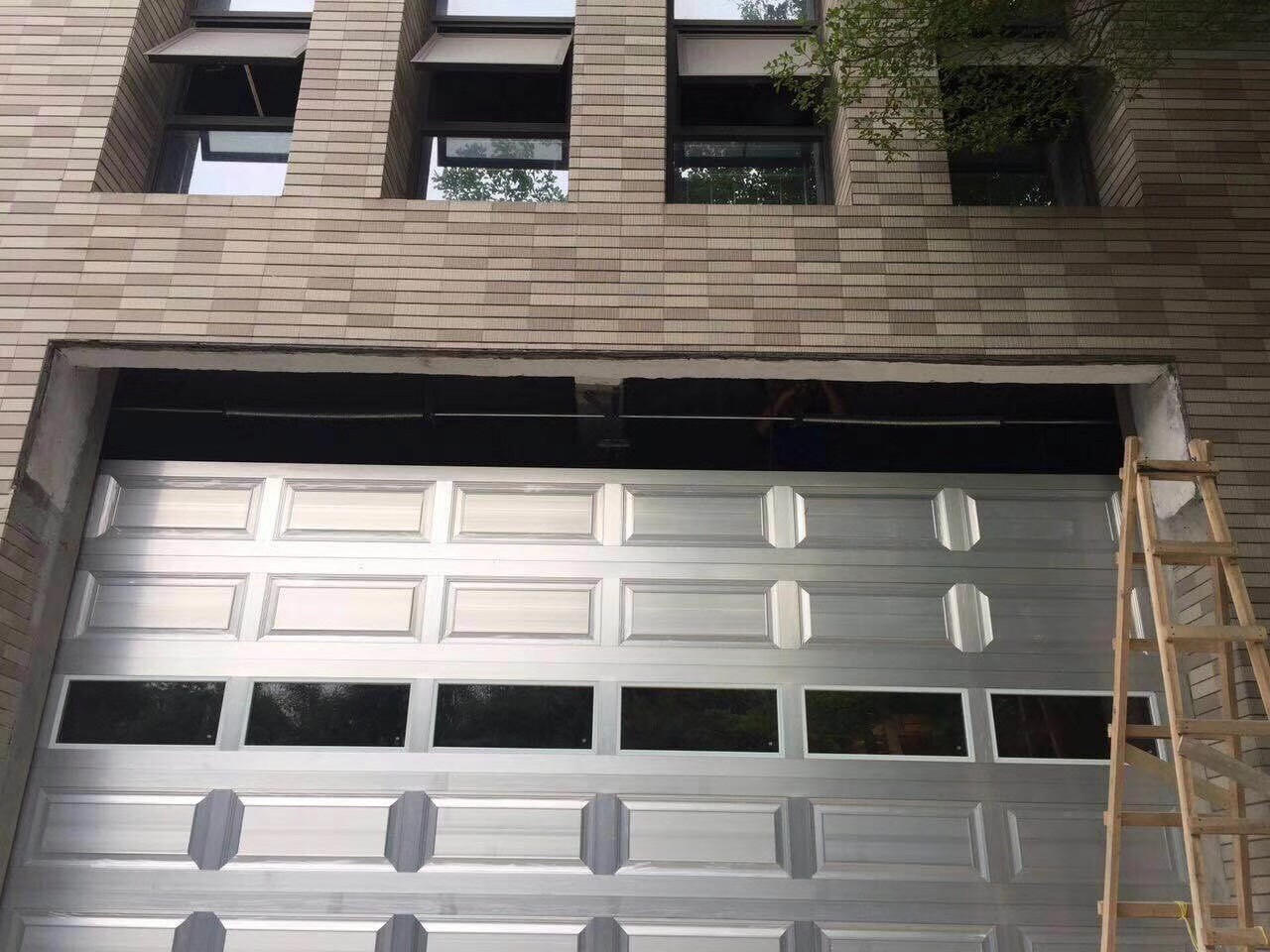 Retro Aluminum Alloy Materiral Remote Garage Door Manufacturer Nepals, Retro Aluminum Alloy Materiral Remote Garage Door Factory, Supply Retro Aluminum Alloy Materiral Remote Garage Door
