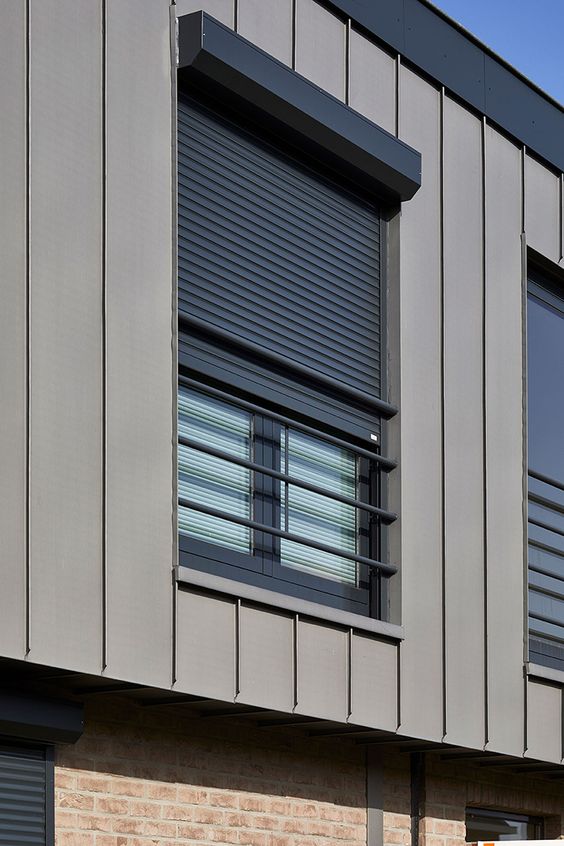 Built-in blinds window